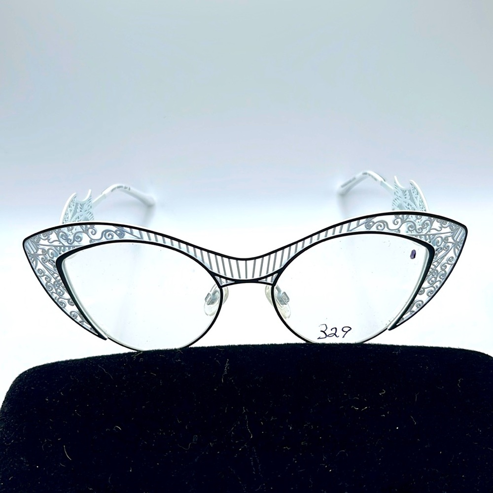 NWOT. Never Worn. Faniel of Paris cut out cat eye white and black frames.